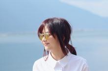 谭松韵清新白衬衫写真