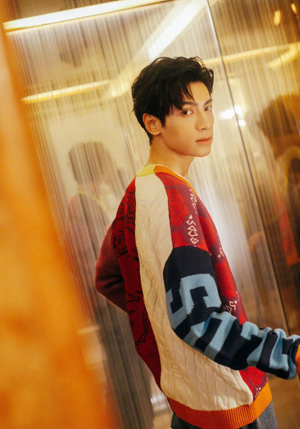 成熟型男罗云熙帅气时尚迷人写真