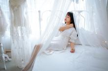 乌黑亮丽的长发美女