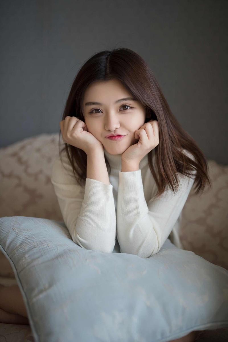 清纯美女可爱搞怪居家写真