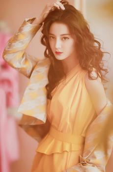 迪丽热巴靓丽性感写真