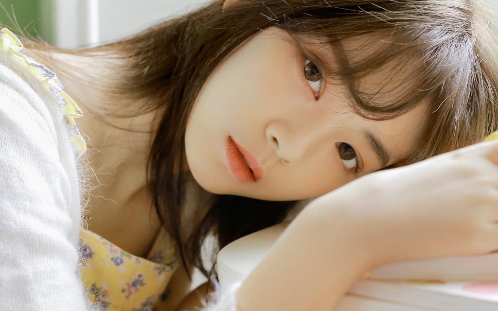 气质长发美女写真