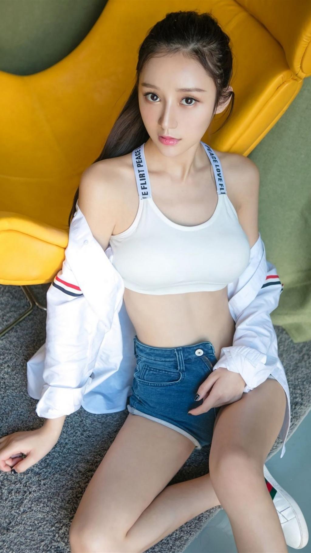 诱人水蛇腰萌妹子写真