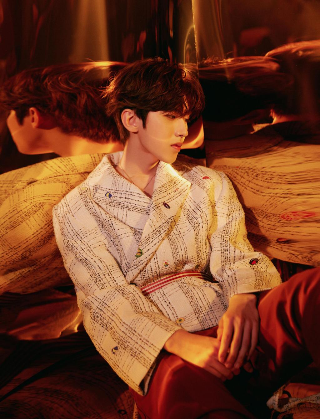 小鲜肉蔡徐坤时尚优雅写真