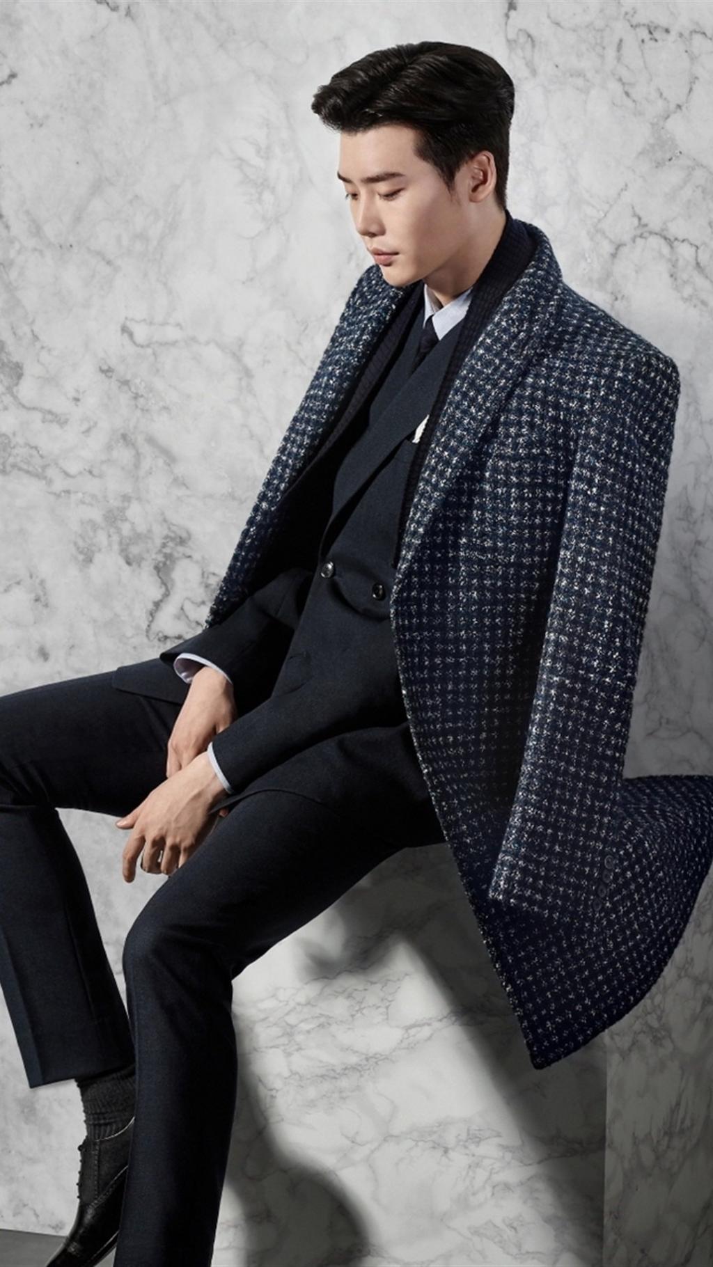 李钟硕帅气黑色系写真