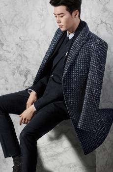 李钟硕帅气黑色系写真