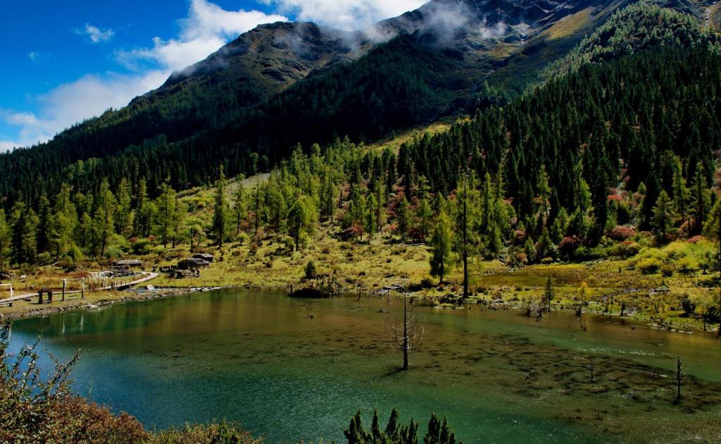 优美迷人的玛嘉沟风景