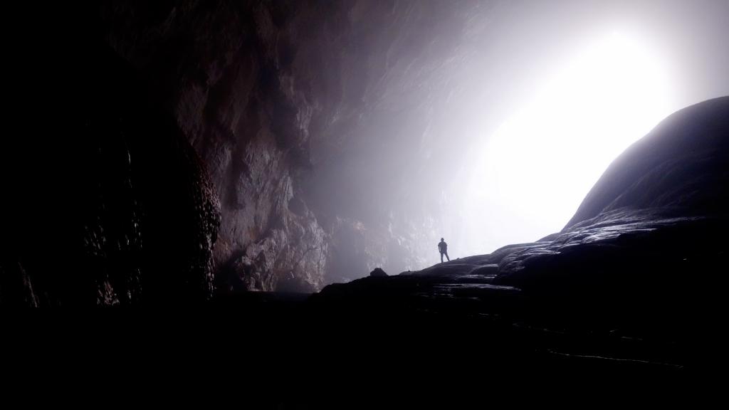 鬼斧神工的天然山洞