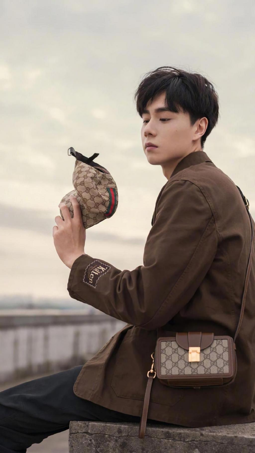 俊朗帅气男孩胡一天时尚休闲迷人写真