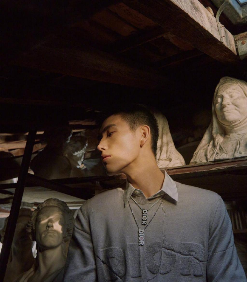 陈飞宇温柔静谧写真