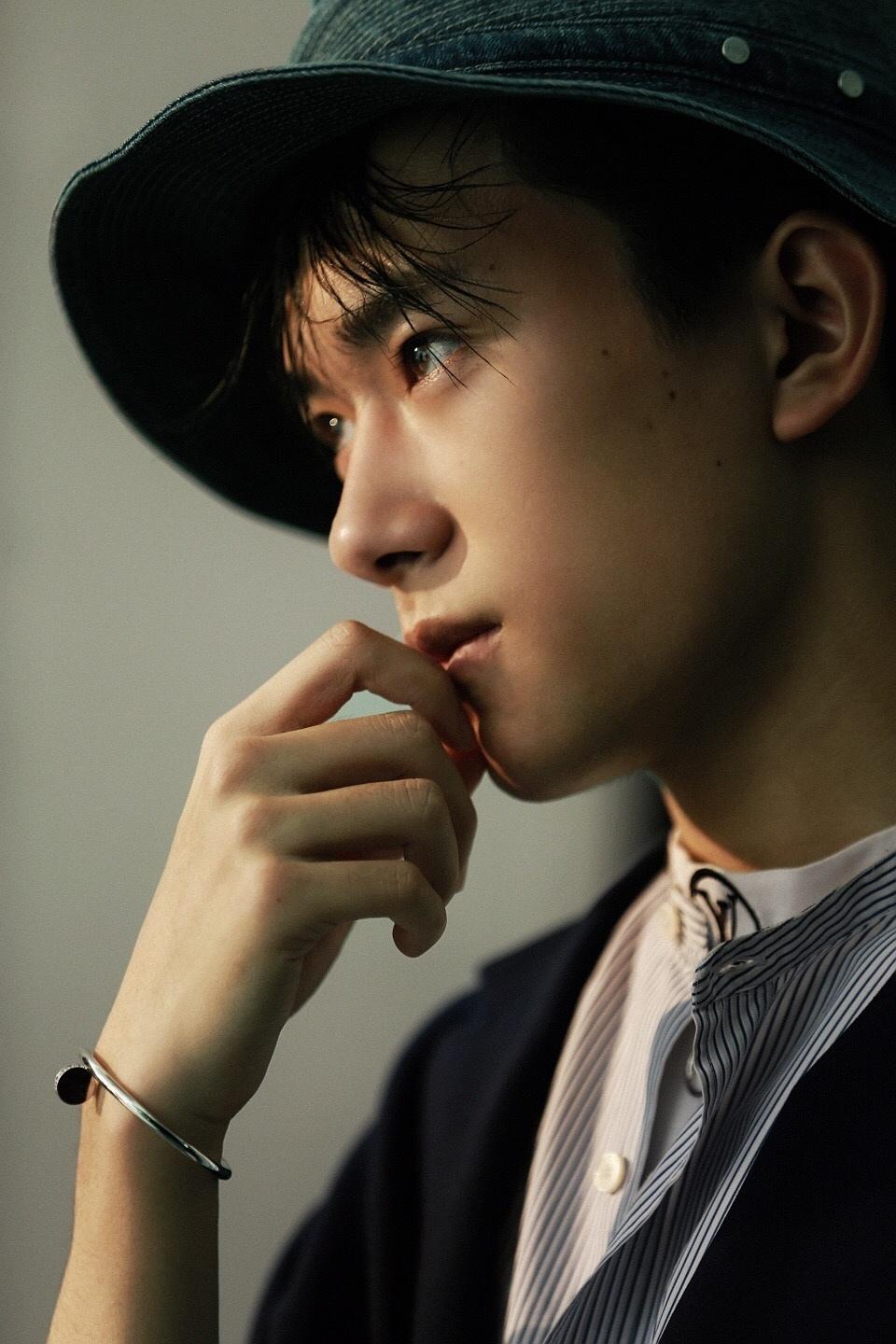 易烊千玺帅气个性写真