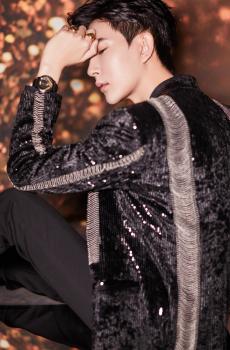 小鲜肉于朦胧时尚链条西装写真-2