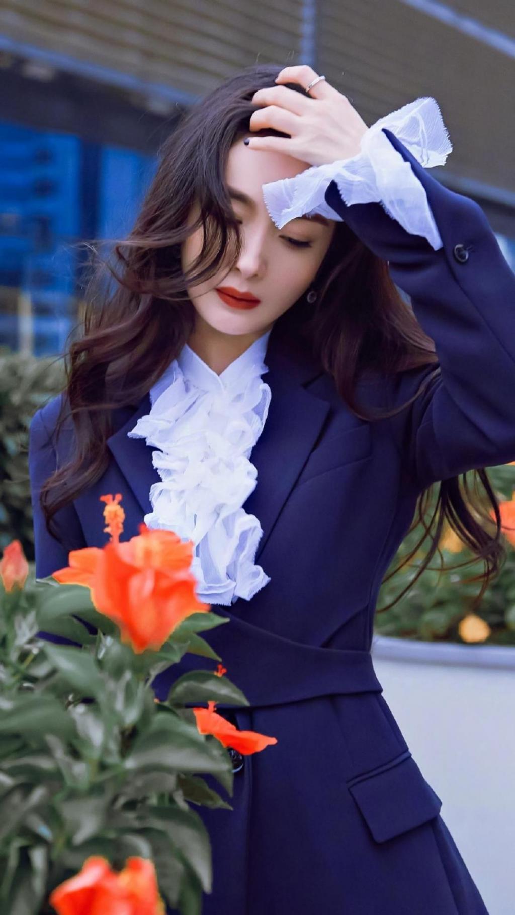 杨幂时尚气质迷人写真