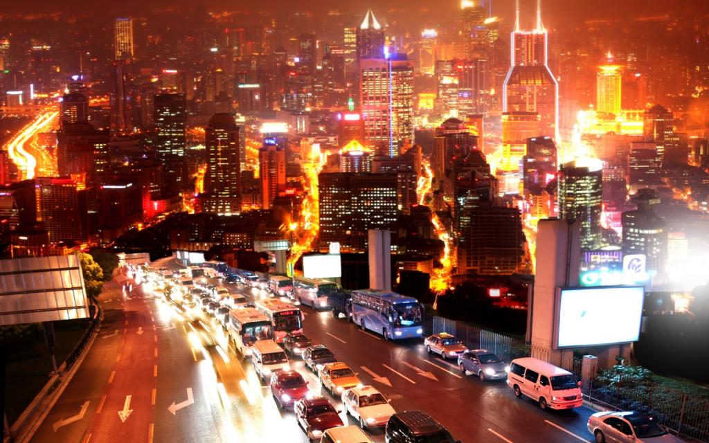 城市夜景水中倒影
