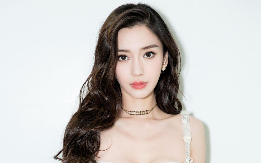 angelababy性感吊带白裙写真