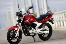 雅马哈250跨骑摩托车