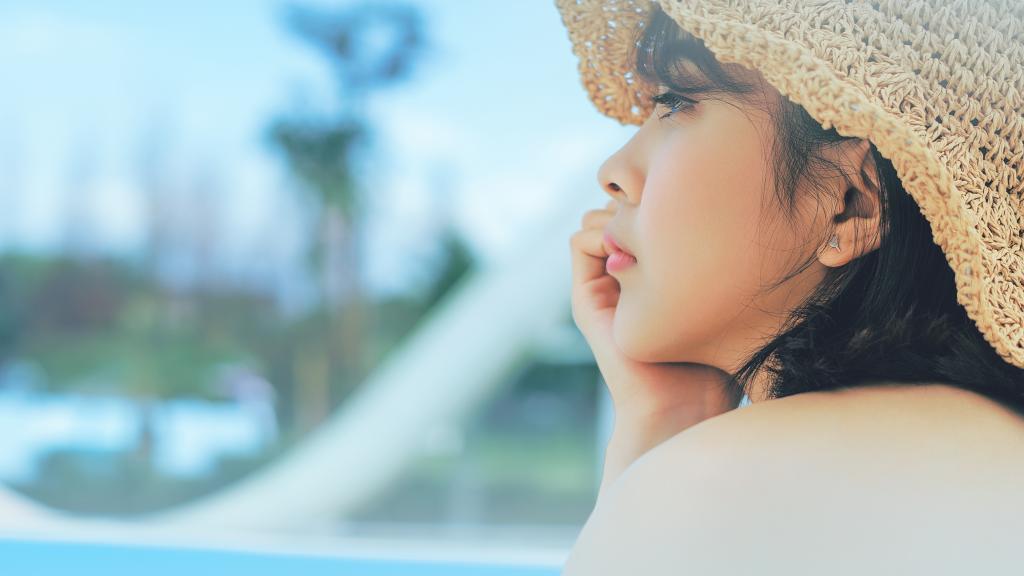 海边性感迷人少女写真