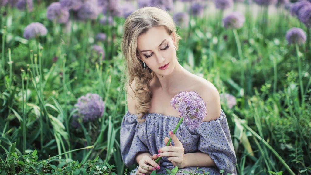 漂亮妩媚的气质美女户外写真