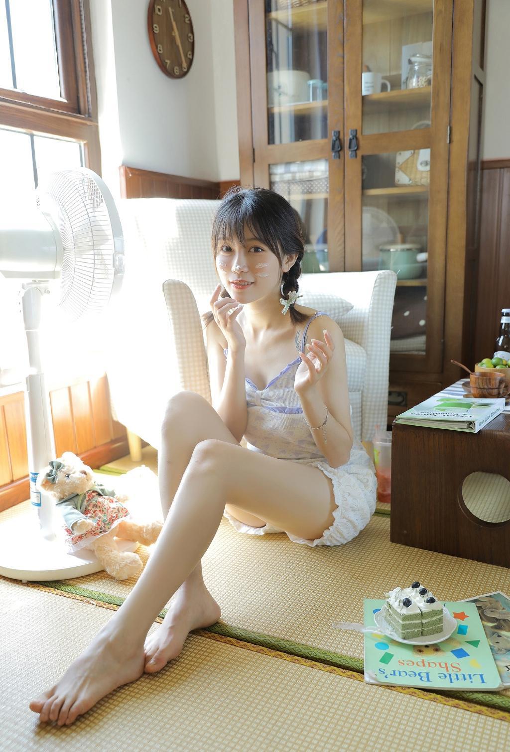 性感美女抖音绿茶风私房写真