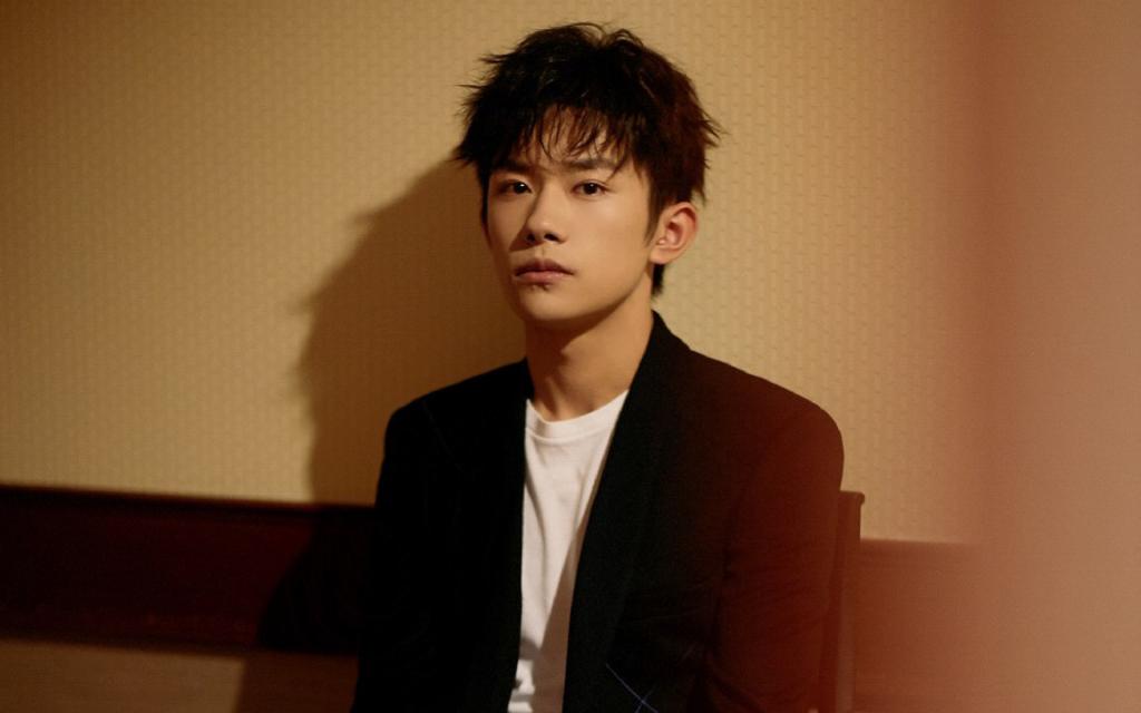 帅气小鲜肉易烊千玺