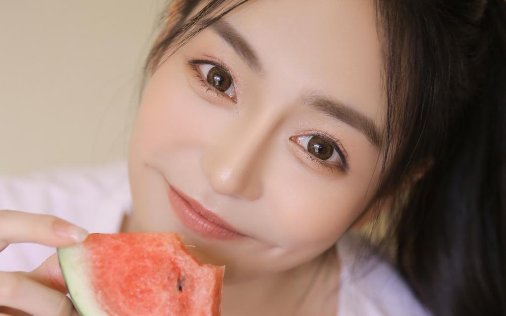 甜美治愈系美女气质写真