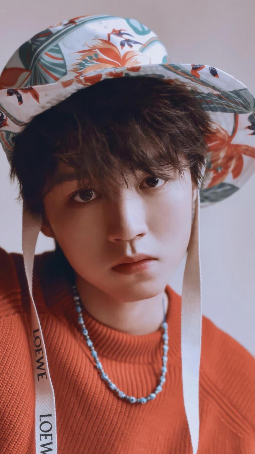 干净男孩王俊凯休闲潮流迷人写真