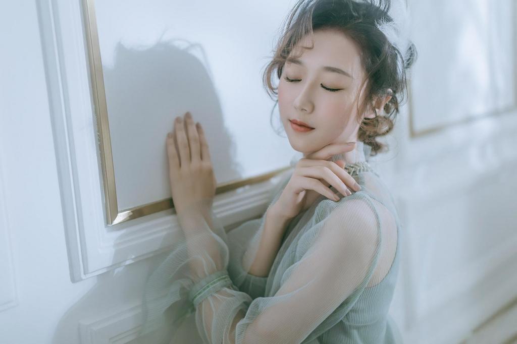 气质女神性感蕾丝私房迷人写真