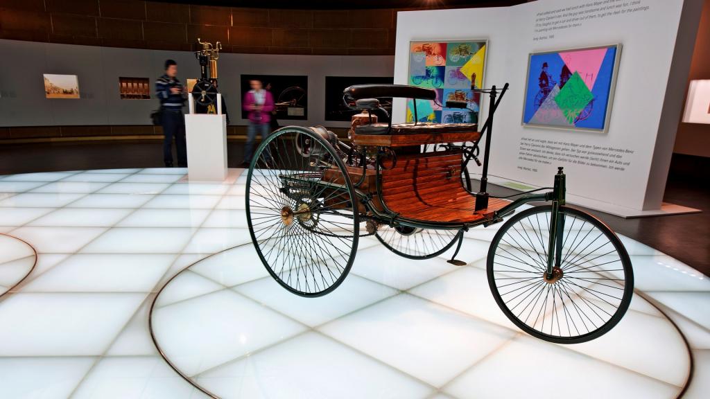 德国帅气奔驰博物馆陈设图片