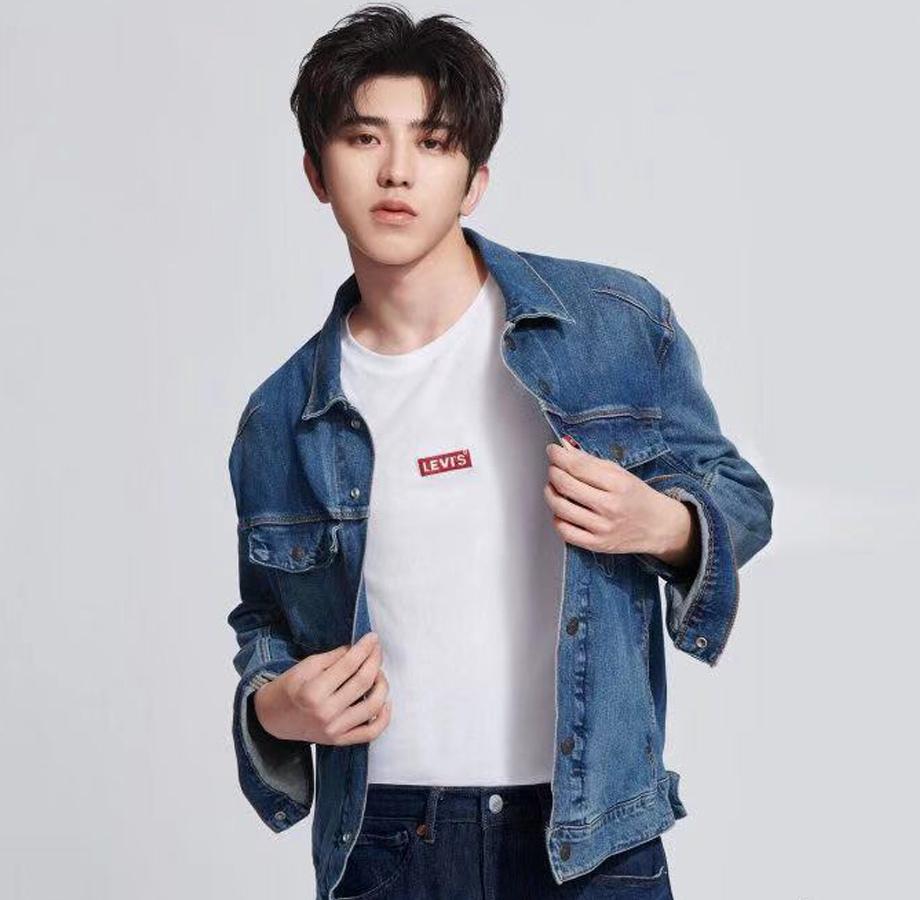 小鲜肉蔡徐坤休闲写真