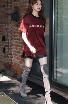 时尚休闲女孩李圣经迷人白嫩写真-2