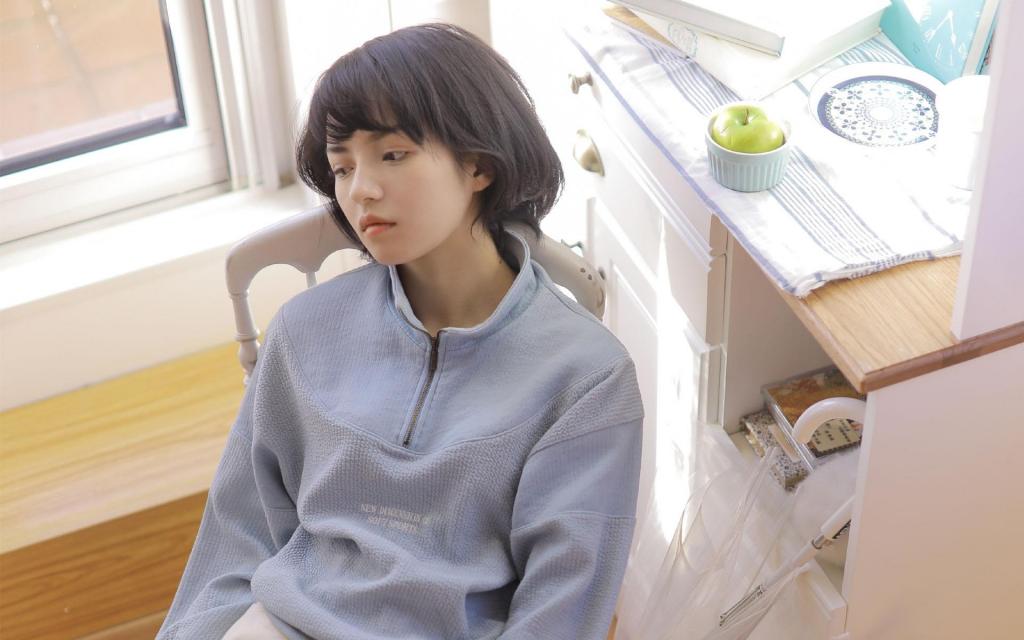 小清新少女短发气质元气俏皮白皙迷人写真