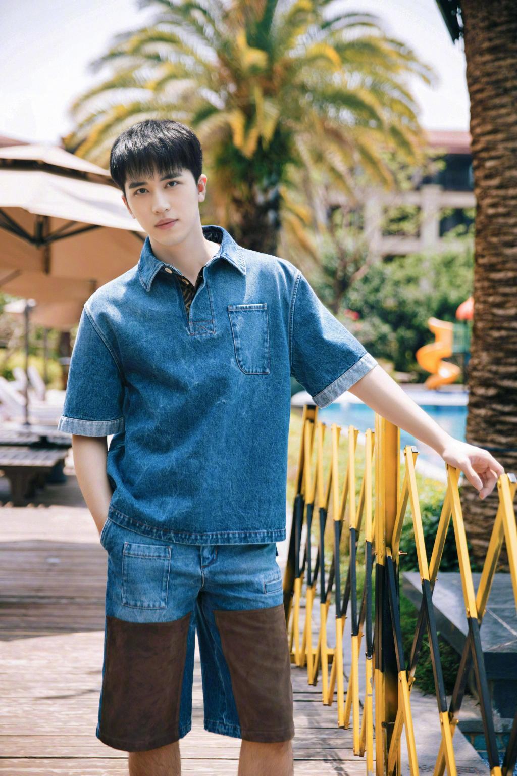 许魏洲牛仔休闲风潮流帅气写真