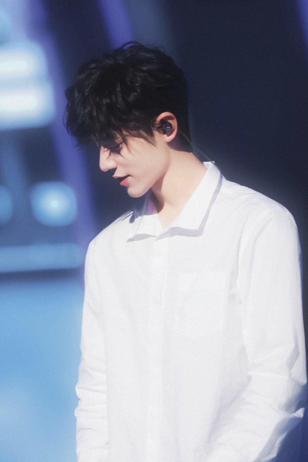 90后小鲜肉肖战帅气白净写真,高清图片-壁纸族