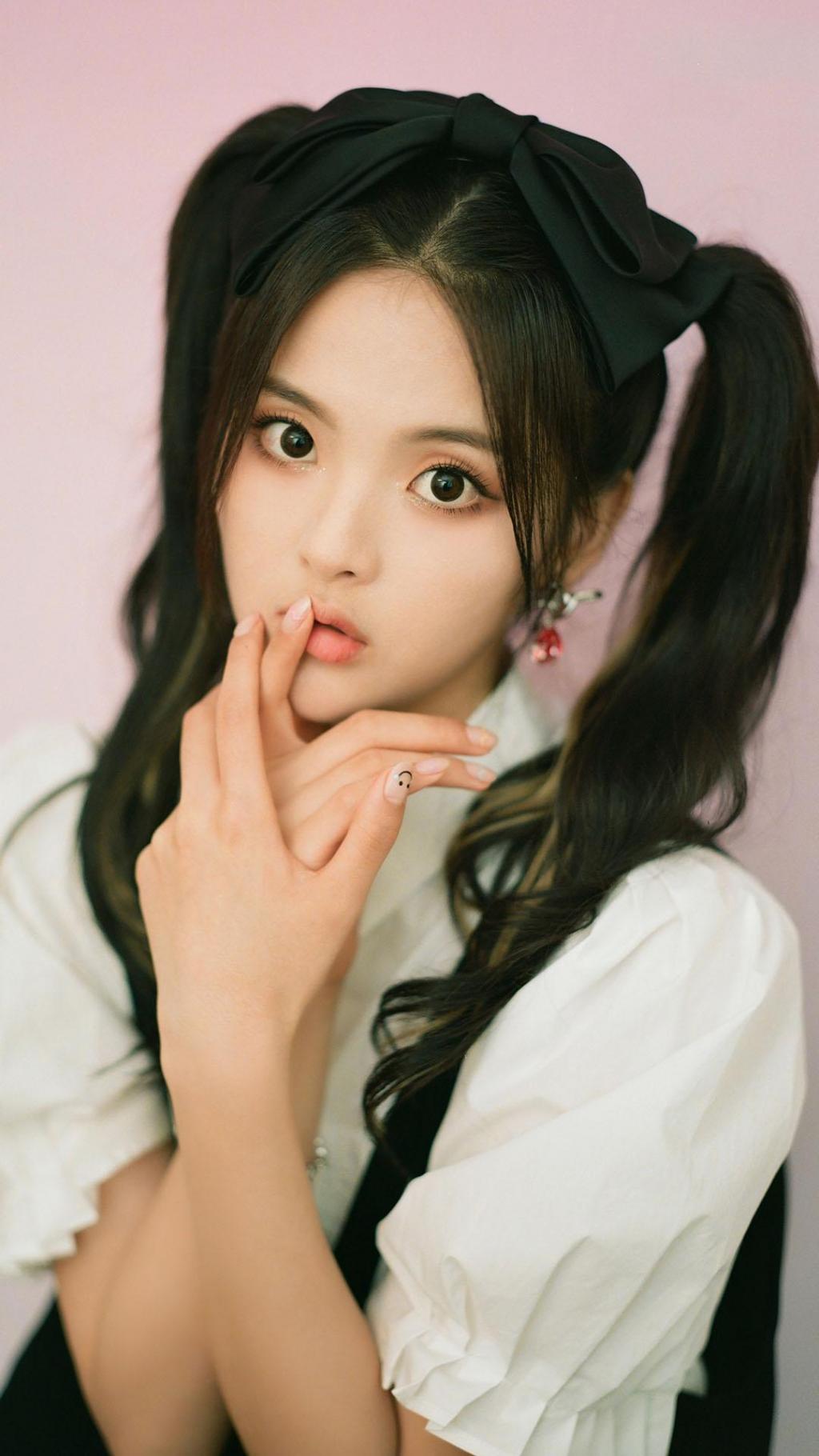 杨超越双马尾甜美少女风写真