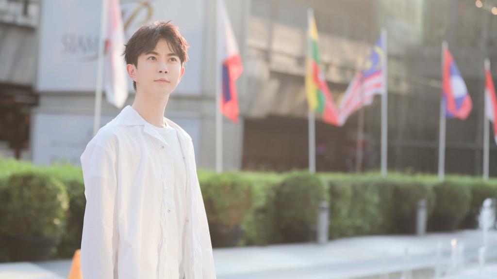 帅气小生于朦胧