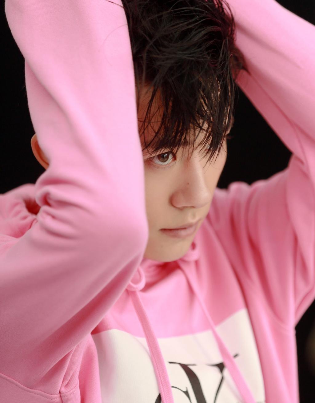 易烊千玺帅气个性写真