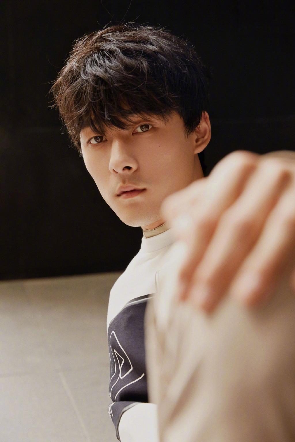 张雨剑休闲简约时尚帅气写真