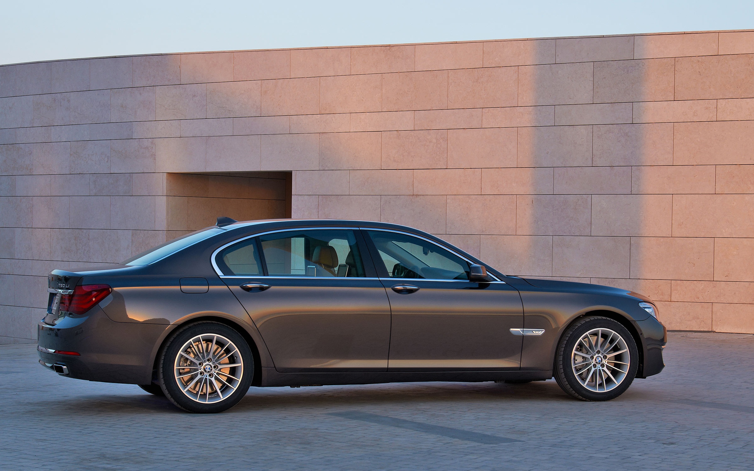 宝马7系轿车 > || 更新时间:2018-11-14 颜色分 白色 关键词:  宝马