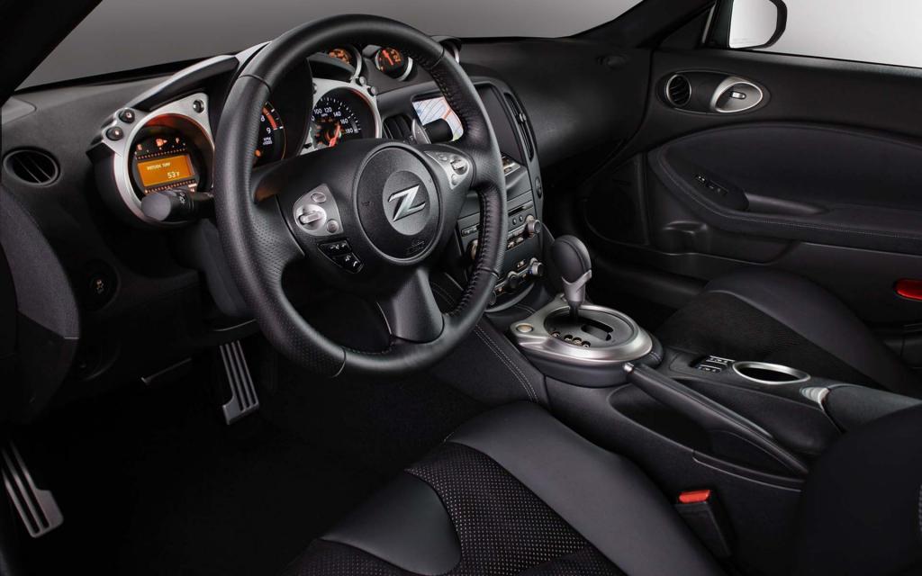 帅气日产370z跑车