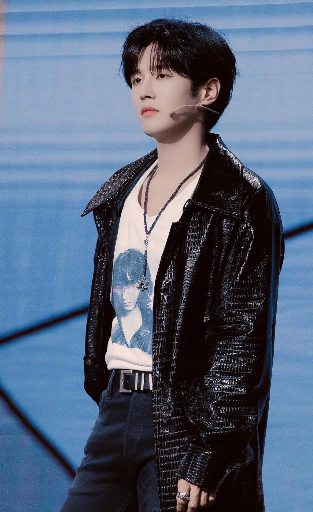 小鲜肉李汶翰时尚休闲阳光写真