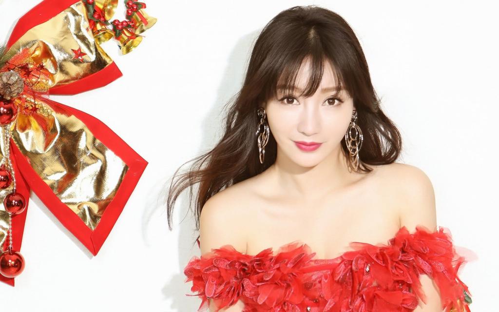 柳岩节日性感写真