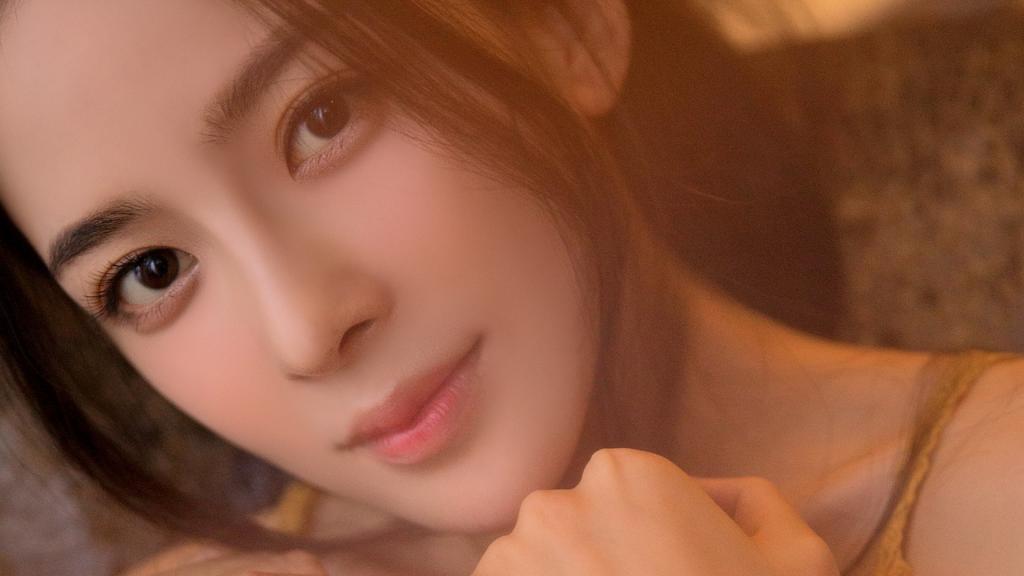 赵韩樱子暖色调吊带写真