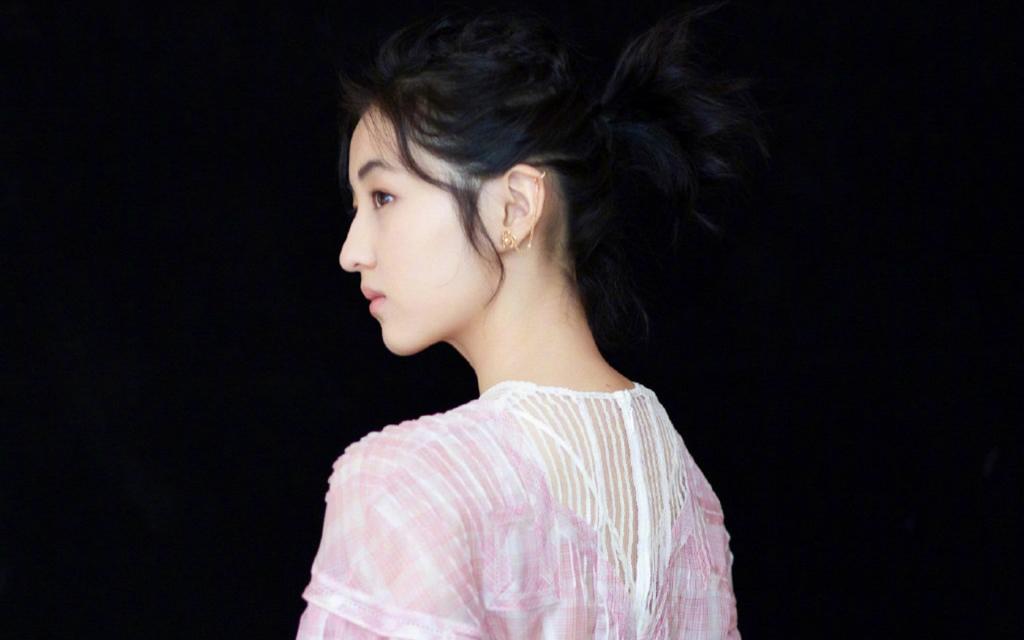 张子枫粉嫩甜美写真