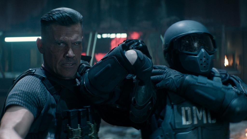 《死侍2：我爱我家》电影海报