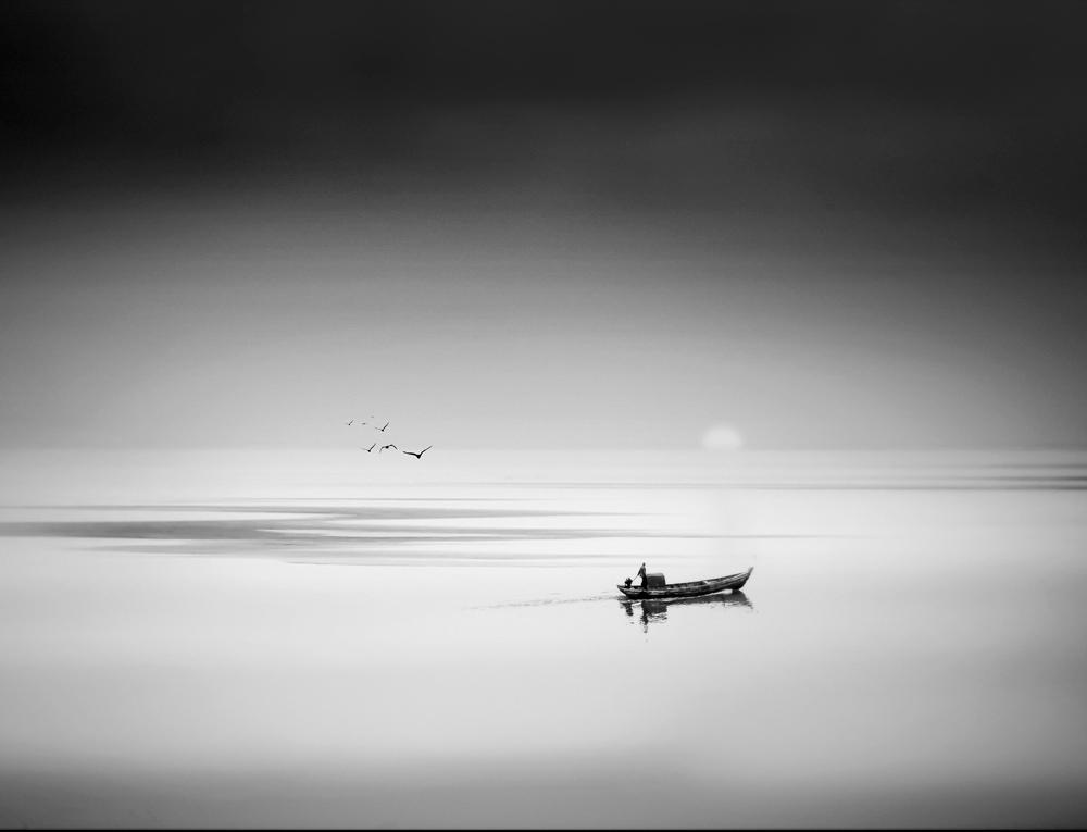 江河水黑白风光