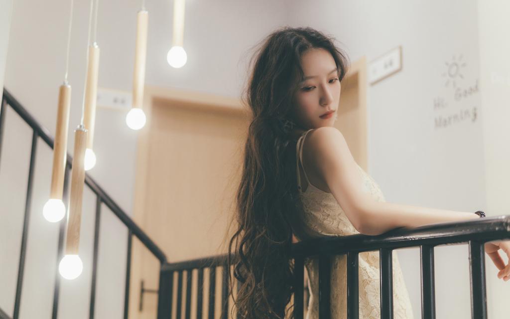 美丽动人的气质美女写真