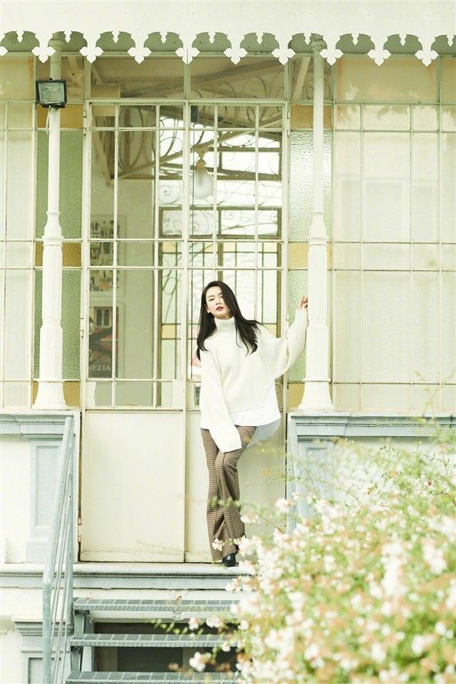 气质美女戚薇唯美写真