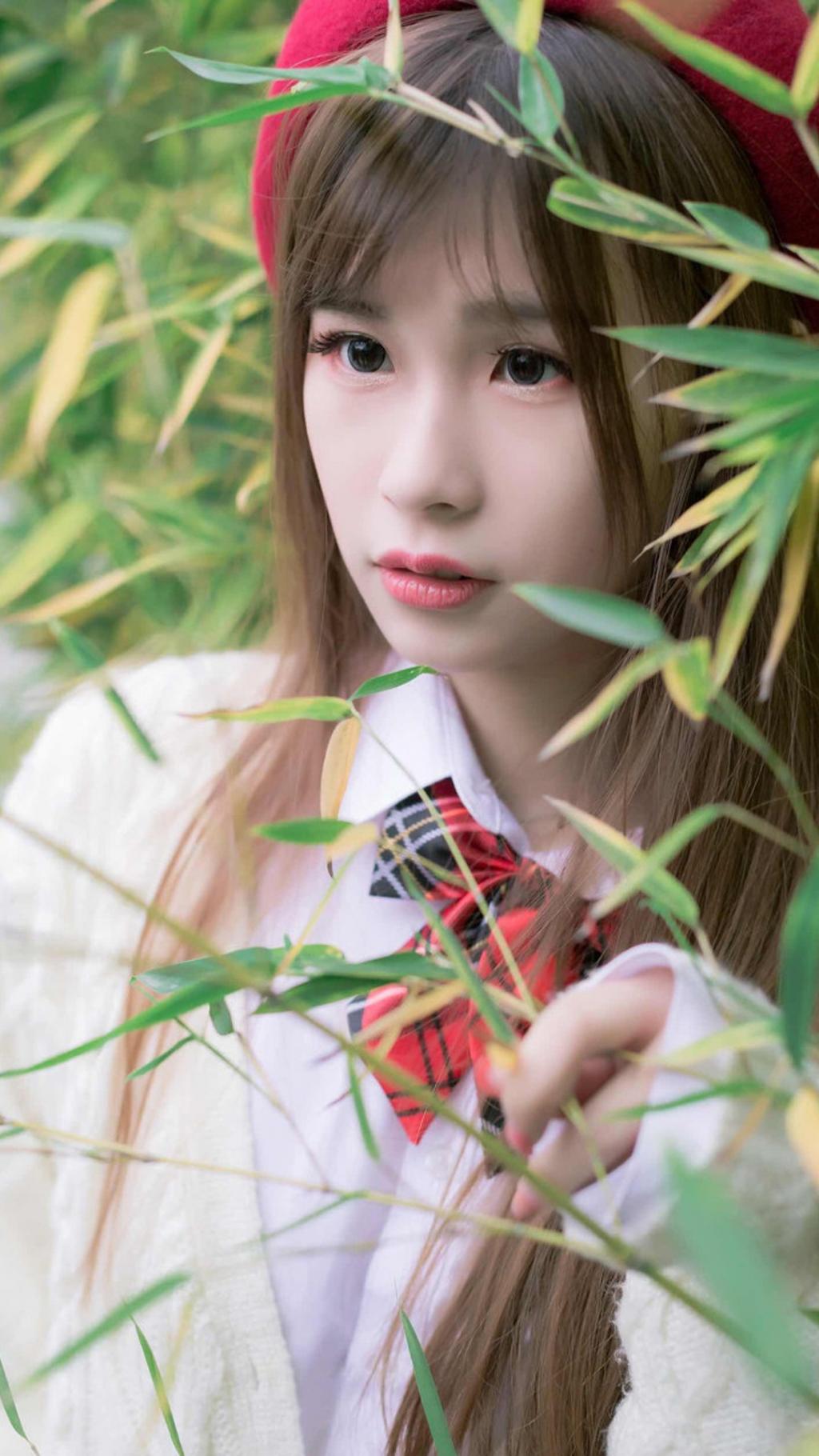 清新甜美贝雷帽美女