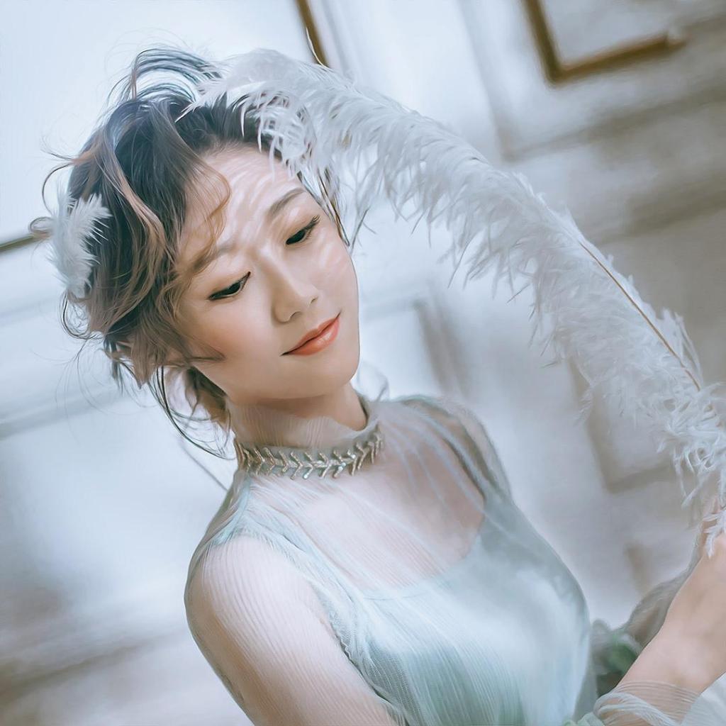 气质女神性感蕾丝私房迷人写真