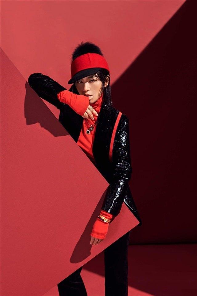 歌手周笔畅炫酷写真